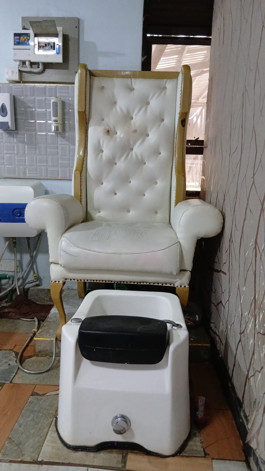 Pedicure throne chair at Sarma